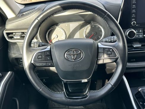 Used 2020 Toyota Highlander LE AWD/4WD image 20
