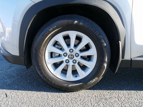 Used 2025 Toyota Grand Highlander AWD image 13