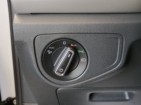 Used 2022 Volkswagen Atlas Cross Sport SE image 27