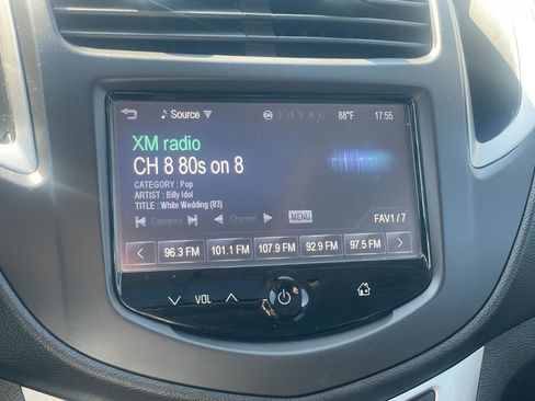 Used 2016 Chevrolet Trax LT w/ LT Sun and Sound Package FWD image 8