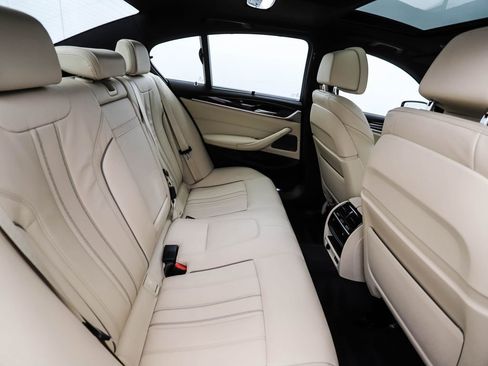 Used 2020 BMW M550i xDrive w/ Executive Package image 27