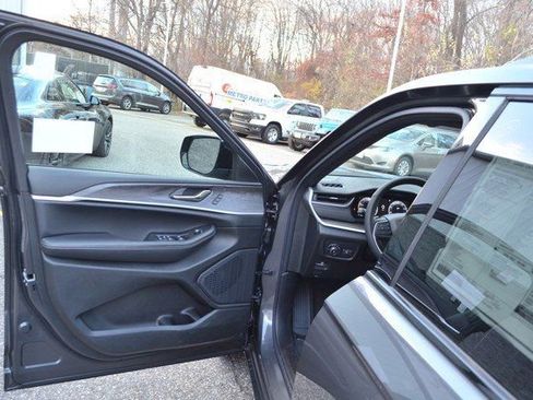 New 2025 Jeep Grand Cherokee Limited w/ Luxury Tech Group II image 12