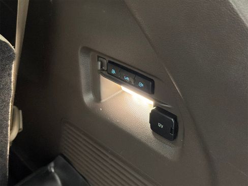 Used 2020 Ford Explorer Platinum w/ Premium Technology Package image 10