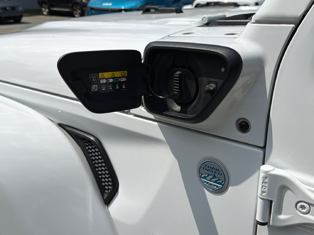 Used 2022 Jeep Wrangler Unlimited Sahara w/ Safety Group AWD/4WD image 18