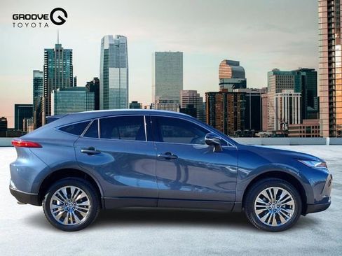 Used 2024 Toyota Venza XLE image 7