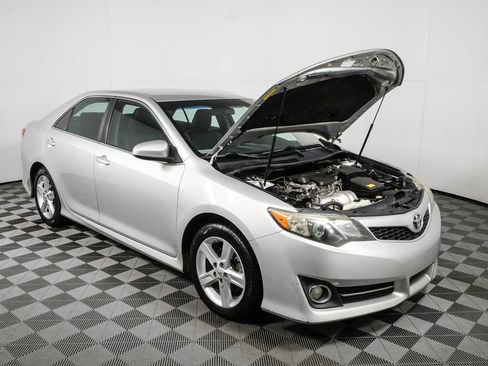Used 2012 Toyota Camry SE FWD image 30