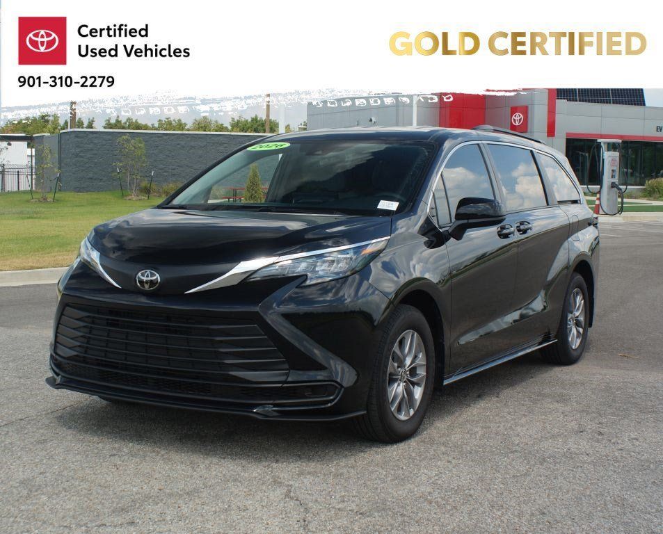 Used 2026 Toyota Sienna LE FWD image 23