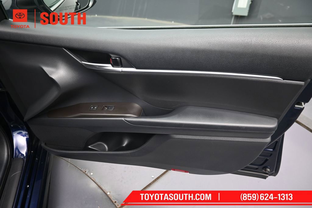 Used 2021 Toyota Camry SE FWD image 30