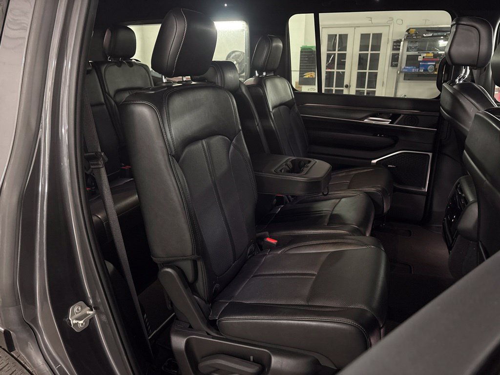 Used 2024 Jeep Wagoneer Series II w/ Flexible Seating Group RWD image 19