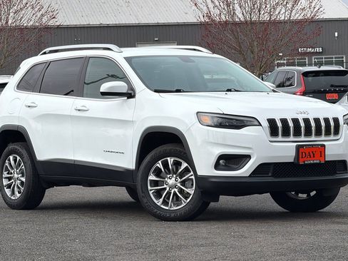 Used 2019 Jeep Cherokee Latitude Plus w/ Cold Weather Group AWD/4WD image 2