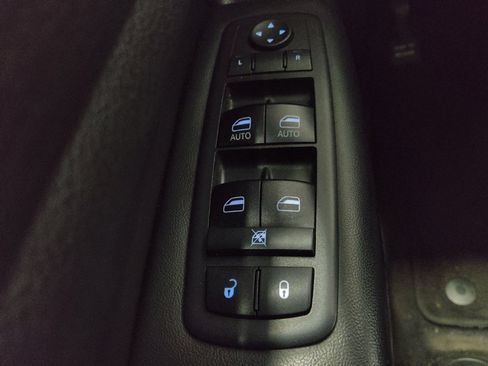 Used 2018 Jeep Grand Cherokee Laredo image 27