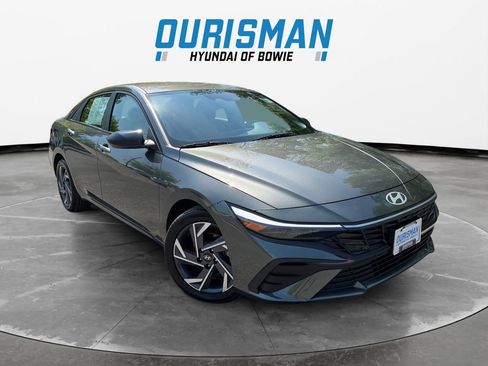 Certified 2025 Hyundai Elantra Sport FWD image 1