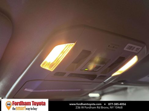 Used 2023 Toyota Highlander XLE AWD/4WD image 29