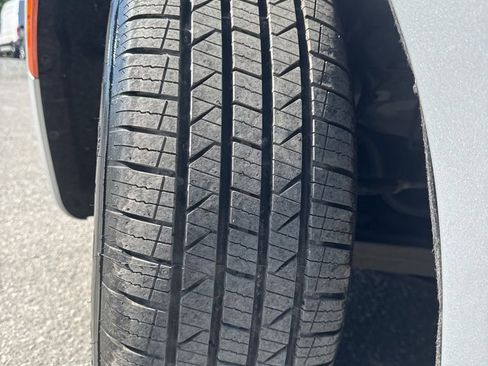 Used 2023 Chrysler Pacifica Touring-L FWD image 33