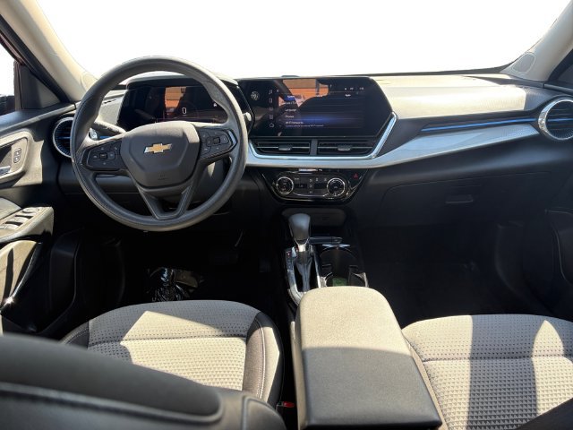 Used 2024 Chevrolet Trax LT FWD image 14