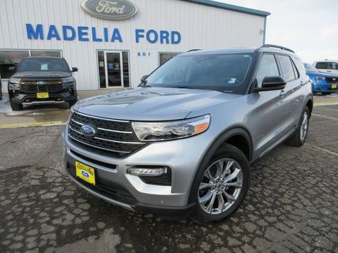 Certified 2024 Ford Explorer XLT w/ Equipment Group 202A AWD/4WD image 3