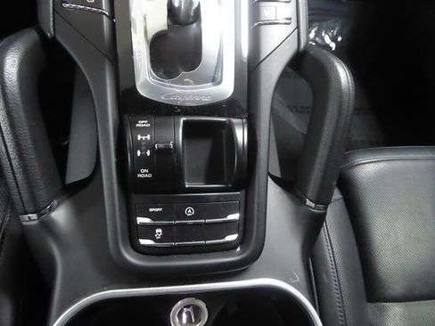 Used 2016 Porsche Cayenne AWD/4WD image 18