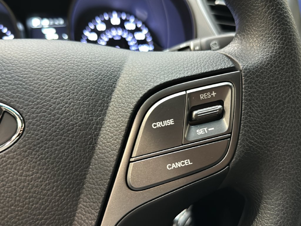 Used 2017 Hyundai Santa Fe SE AWD/4WD image 24