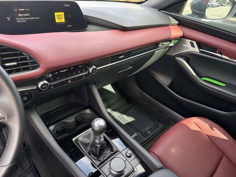 Used 2025 MAZDA MAZDA3 2.5 S Hatchback w/ Premium Pkg image 24