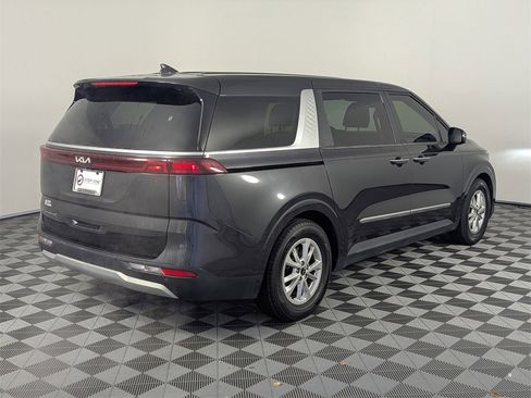 Used 2022 Kia Carnival LX image 7