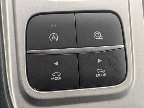 Used 2020 Ford Explorer XLT image 26