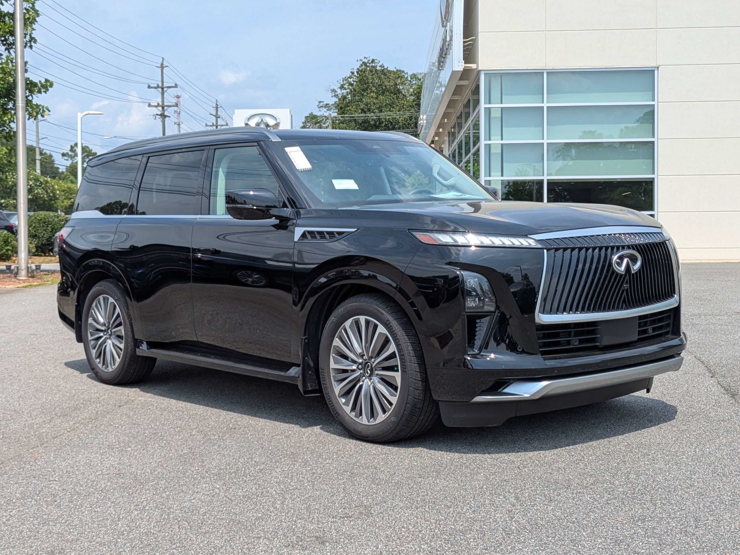 Used 2026 INFINITI QX80 Luxe w/ Cargo Package AWD/4WD image 2