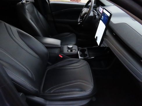 Used 2021 Ford Mustang Mach-E Premium image 13