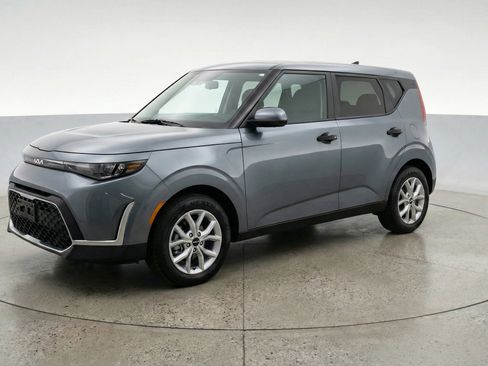 Used 2025 Kia Soul LX w/ LX Technology Package FWD image 3