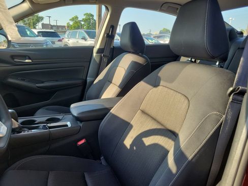 Used 2025 Nissan Altima 2.5 SV FWD image 14