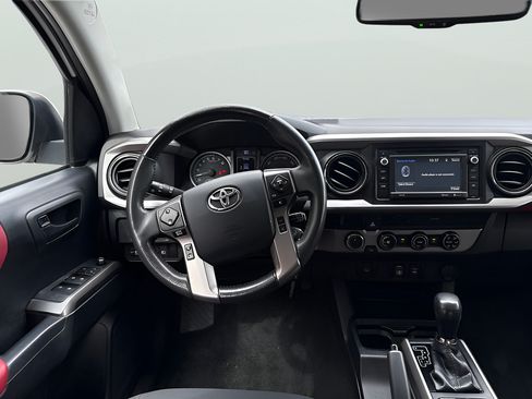 Used 2018 Toyota Tacoma SR5 AWD/4WD image 21
