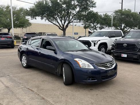 Used 2011 Nissan Altima 2.5 S w/ Special Edition Pkg image 3