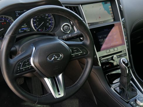 Used 2017 INFINITI Q60 3.0t w/ Premium Plus Package 3.0T RWD image 13