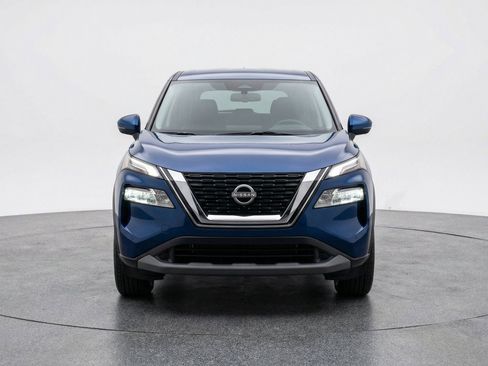 Used 2025 Nissan Rogue SV FWD image 2