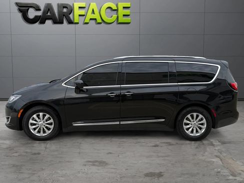 Used 2019 Chrysler Pacifica Touring-L FWD image 7