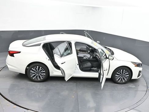 Used 2025 Nissan Altima 2.5 SV image 65