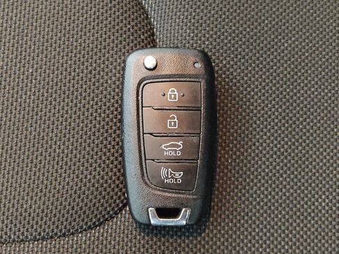 Used 2025 Hyundai Elantra SE FWD image 32