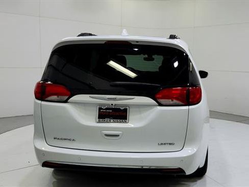 Used 2019 Chrysler Pacifica Limited FWD image 7