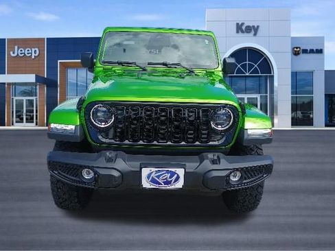 Used 2026 Jeep Gladiator Sport AWD/4WD image 9