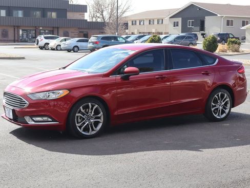 Used 2017 Ford Fusion SE w/ Equipment Group 201A image 10