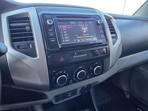 Used 2015 Toyota Tacoma PreRunner w/ TRD Off-Road Package image 17