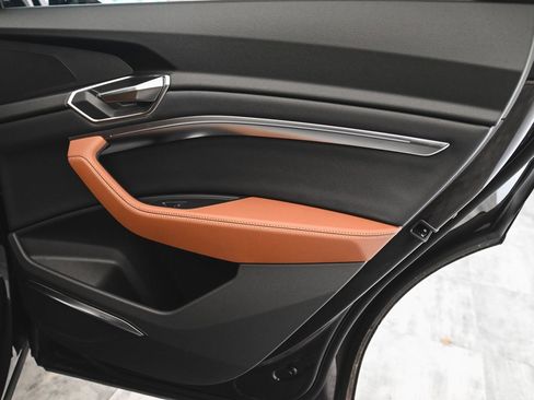 Used 2024 Audi Q8 e-tron Premium Plus w/ Premium Plus Package image 12