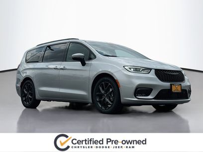 Used 2023 Chrysler Pacifica Touring-L w/ S Appearance Package