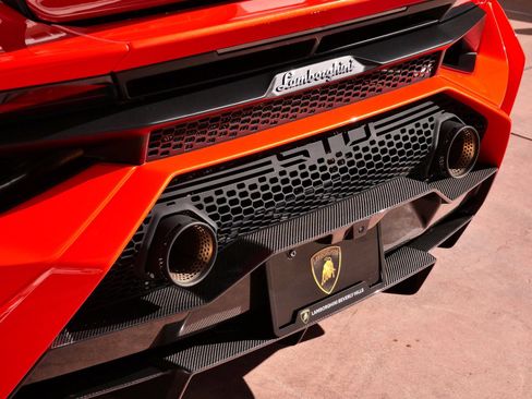 Used 2022 Lamborghini Huracan STO image 11