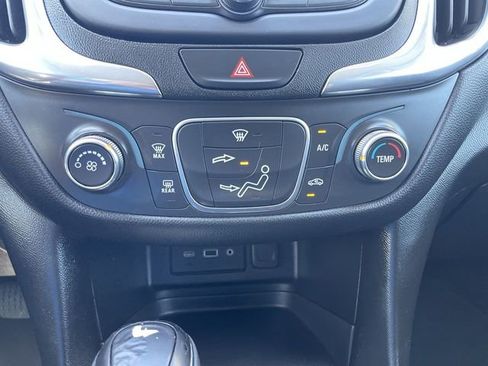Used 2020 Chevrolet Equinox LT FWD image 34