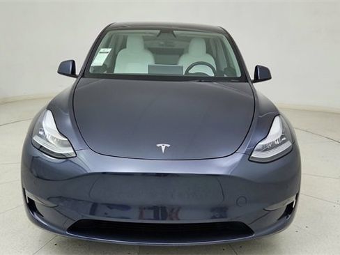 Used 2021 Tesla Model Y Long Range image 2