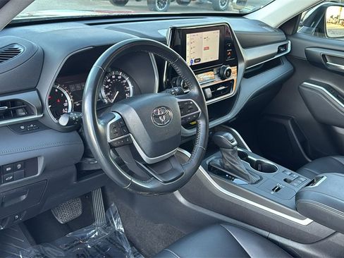 Used 2023 Toyota Highlander XLE image 15