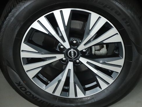 Certified 2023 Nissan Rogue SV image 10