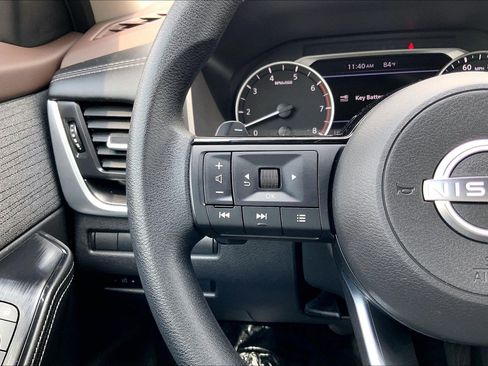 Used 2023 Nissan Rogue SV AWD/4WD image 23