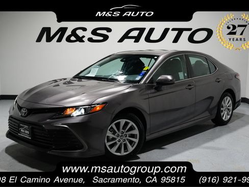 Used 2024 Toyota Camry LE image 1