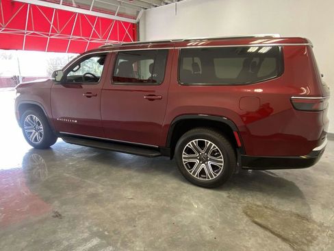 Used 2025 Jeep Wagoneer L Series II w/ 8-pass Seating Package image 5